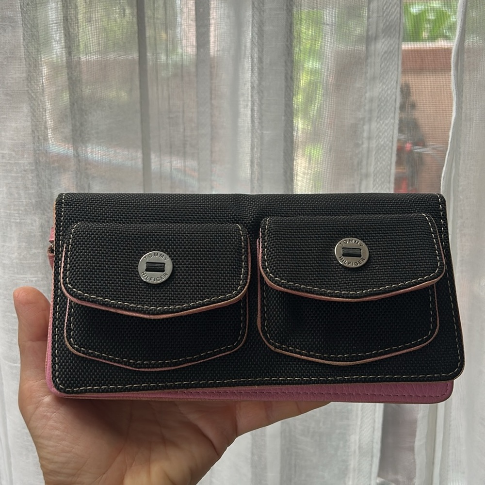 VTG Tommy Hilfiger Women's Black and Pink wallet with wristlet